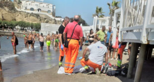 Tragedia a Torregaveta, un anziano muore in mare