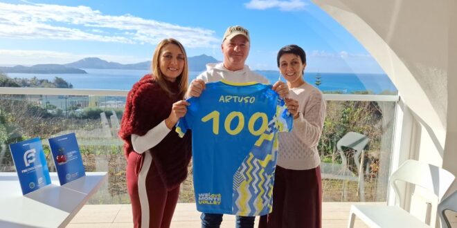 NUOVA MAGLIA PER LA MONTEVOLLEY DI MONTE DI PROCIDA. A CHIAR DI LUNA VIDEO