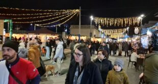 MERCATINI DI NATALE E LUCI DI DI NATALE AL FUSARO. VIDEO