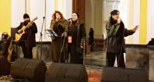 Sagrato della chiesa SS Maria Assunta in cielo. Kalìka in concerto. Monte di Procida