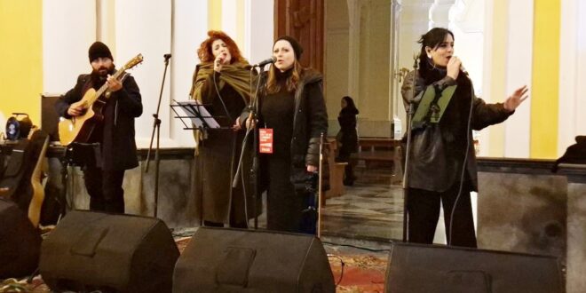 Sagrato della chiesa SS Maria Assunta in cielo. Kalìka in concerto. Monte di Procida