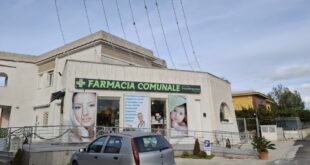 Ladri a volto scoperto tentano furto alla farmacia comunale di via Giulio Cesare. Le telecamere riprendono tutto