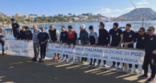 PULIZIA DEL LAGO MISENO DELLA LEGA NAVALE ITALIANA SEZIONE DI BACOLI E DI POZZUOLI.VIDEO