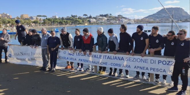 PULIZIA DEL LAGO MISENO DELLA LEGA NAVALE ITALIANA SEZIONE DI BACOLI E DI POZZUOLI.VIDEO