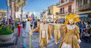 Monte di Procida, il Carnevale 2025 di Vivi l’Estate illumina il paese. Video