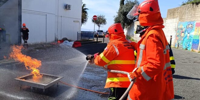 Monte Di Procida Esercitazioni Protezione civile la Fenice, Falchi del Sud e Guardiafuochi:Video